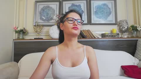 Snapshot of hellendesire chatting on January 20, 2025, 3:59 am online show from January 20, 2025, 3:59 am