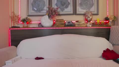 Snapshot of hellendesire chatting on February 24, 2025, 10:15 am online show from February 24, 2025, 10:15 am