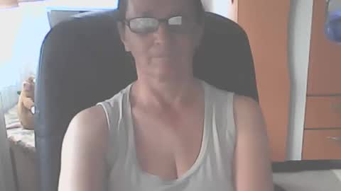 Snapshot of hellenmarie chatting on September 17, 2025, 10:39 am hellenmarie online show from September 17, 2025, 10:39 am