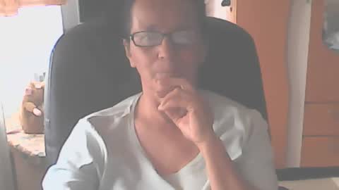 Snapshot of hellenmarie chatting on September 29, 2025, 10:53 am hellenmarie online show from September 29, 2025, 10:53 am