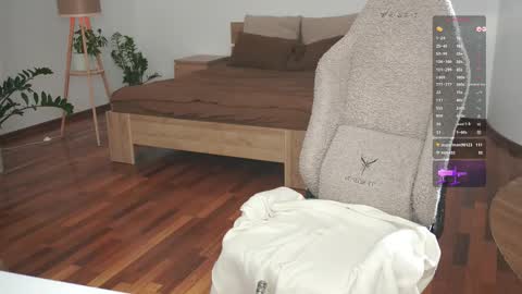 Taya online show from September 25, 2025, 7:06 pm