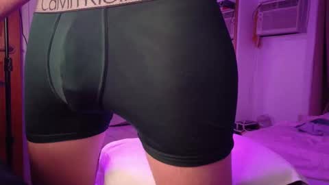 Snapshot of helloimleo123 chatting on March 24, 2026, 5:23 am HeyImLeo online show from March 24, 2026, 5:23 am