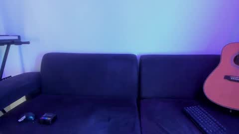 henrik_senn online show from November 24, 2025, 1:27 am