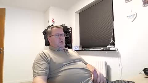 henrikrp1971 online show from December 19, 2024, 4:24 pm