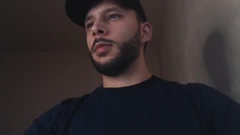 Snapshot of henryaxe chatting on October 13, 2025, 12:21 am HenryAxe online show from October 13, 2025, 12:21 am