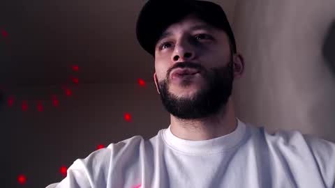 Snapshot of henryaxe chatting on November 26, 2025, 11:50 pm HenryAxe online show from November 26, 2025, 11:50 pm