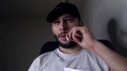 Snapshot of henryaxe chatting on December 17, 2025, 2:45 pm HenryAxe online show from December 17, 2025, 2:45 pm