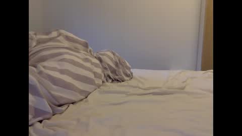 Henryhipster  sub  spank useme new Europe Twink kiss first fit kinky naughty online show from January 14, 2026, 8:53 am