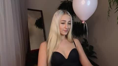 Snapshot of here_wego_again_ chatting on February 15, 2026, 8:02 am Elise online show from February 15, 2026, 8:02 am