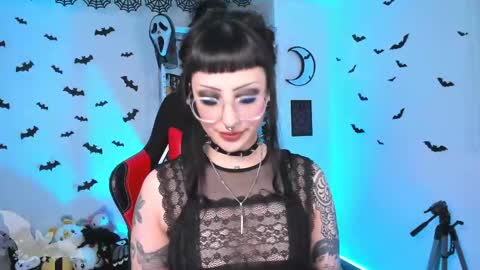 Snapshot of herinfernalmajesty chatting on February 22, 2025, 1:11 am Marie online show from February 22, 2025, 1:11 am