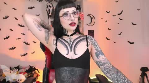 Snapshot of herinfernalmajesty chatting on October 7, 2025, 2:20 am Marie online show from October 7, 2025, 2:20 am