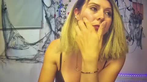 Snapshot of hestesiaxx chatting on October 16, 2025, 2:12 am Hestesiaxx online show from October 16, 2025, 2:12 am