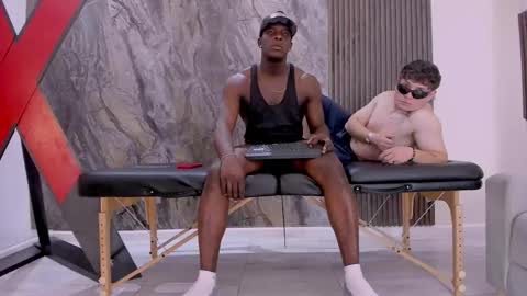 heteros men online show from September 17, 2025, 7:26 pm