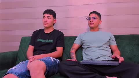 heteros men online show from November 27, 2025, 7:38 pm