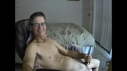 Snapshot of hewes1 chatting on December 16, 2024, 9:14 am hewes1 online show from December 16, 2024, 9:14 am