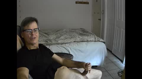 Snapshot of hewes1 chatting on December 21, 2024, 11:01 am hewes1 online show from December 21, 2024, 11:01 am