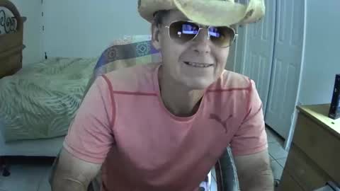 Snapshot of hewes1 chatting on January 19, 2025, 3:32 pm hewes1 online show from January 19, 2025, 3:32 pm