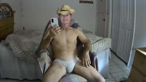 Snapshot of hewes1 chatting on February 10, 2025, 4:52 am hewes1 online show from February 10, 2025, 4:52 am