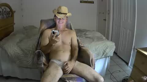 Snapshot of hewes1 chatting on February 12, 2025, 11:40 am hewes1 online show from February 12, 2025, 11:40 am