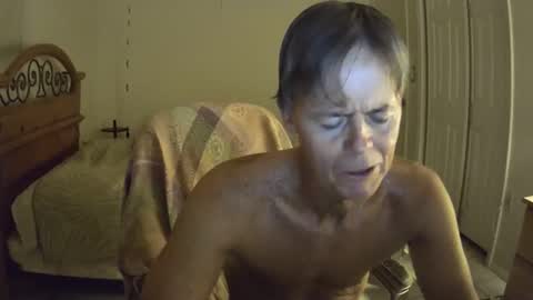 Snapshot of hewes1 chatting on December 21, 2025, 10:22 am hewes1 online show from December 21, 2025, 10:22 am