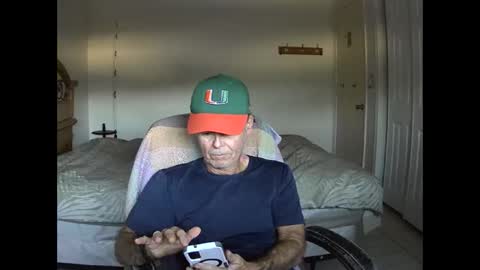 Snapshot of hewes1 chatting on February 4, 2026, 10:47 pm hewes1 online show from February 4, 2026, 10:47 pm