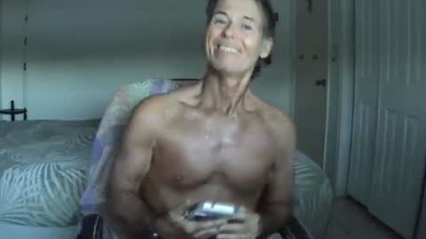 Snapshot of hewes1 chatting on February 25, 2026, 11:14 pm hewes1 online show from February 25, 2026, 11:14 pm