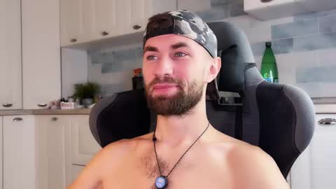 Snapshot of hey_arnold chatting on November 28, 2025, 2:42 pm Arnold online show from November 28, 2025, 2:42 pm