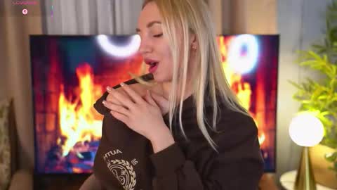 Snapshot of hey_becky chatting on February 11, 2026, 6:40 am Becky online show from February 11, 2026, 6:40 am