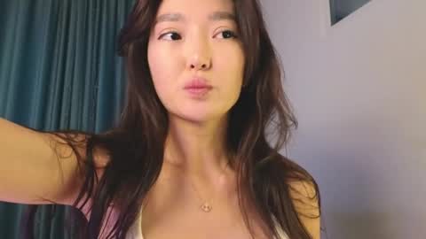 Snapshot of hey_herbal chatting on April 24, 2026, 1:46 pm Audrey online show from April 24, 2026, 1:46 pm