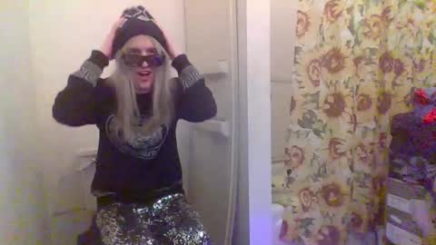hey_mikky online show from February 12, 2025, 1:09 am