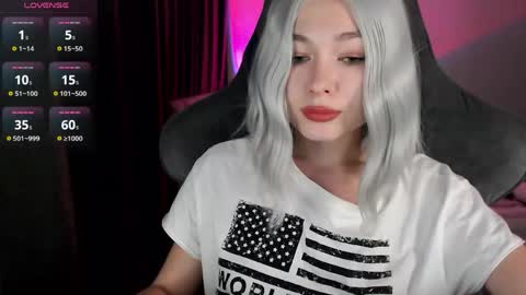 Snapshot of hey_nora_ chatting on April 26, 2026, 10:51 pm Nora online show from April 26, 2026, 10:51 pm