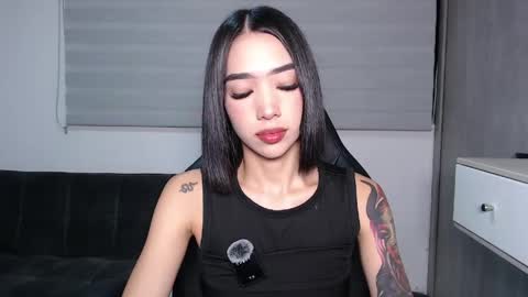 Snapshot of heylaura11 chatting on June 2, 2026, 6:15 am Laura online show from June 2, 2026, 6:15 am