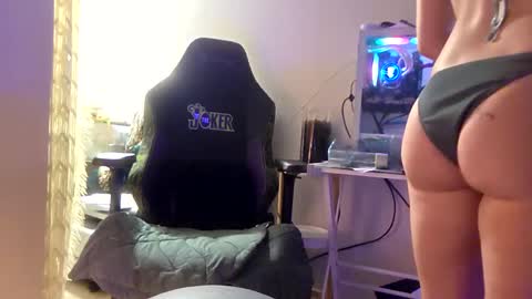 FlexieFae online show from February 27, 2025, 6:50 am