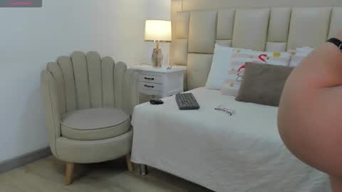 Snapshot of heysel_ chatting on February 16, 2026, 3:35 am heysel online show from February 16, 2026, 3:35 am