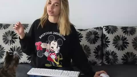 Siana online show from June 12, 2026, 7:40 am