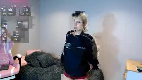 Snapshot of hi_scarlett chatting on February 3, 2025, 12:14 pm hi_scarlett online show from February 3, 2025, 12:14 pm
