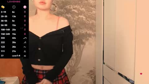 Hiaru online show from November 5, 2025, 5:29 am