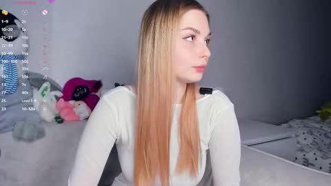 Snapshot of hidden_charm chatting on February 5, 2026, 6:01 pm Elizabeth online show from February 5, 2026, 6:01 pm