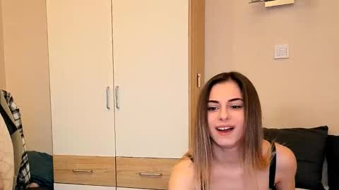 Snapshot of hidden_gem__ chatting on November 17, 2025, 5:30 pm Ana online show from November 17, 2025, 5:30 pm