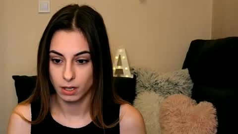 Snapshot of hidden_gem__ chatting on November 27, 2025, 5:26 pm Ana online show from November 27, 2025, 5:26 pm