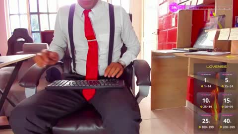 Snapshot of hiddenoffice chatting on December 30, 2024, 3:02 pm George online show from December 30, 2024, 3:02 pm