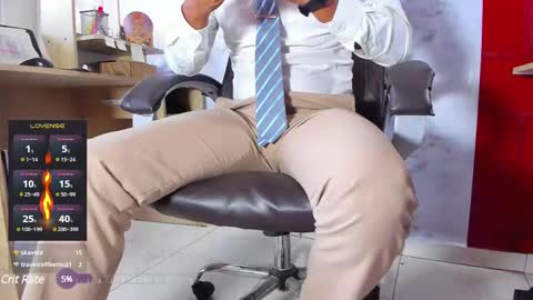 Snapshot of hiddenoffice chatting on February 25, 2025, 10:07 pm George online show from February 25, 2025, 10:07 pm