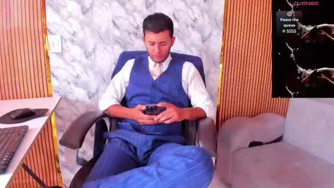 Snapshot of hiddenoffice chatting on September 16, 2025, 12:17 pm George online show from September 16, 2025, 12:17 pm