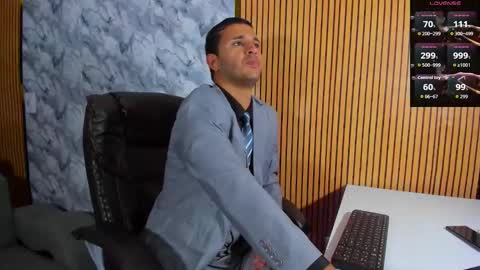 Snapshot of hiddenoffice chatting on September 25, 2025, 11:30 pm George online show from September 25, 2025, 11:30 pm