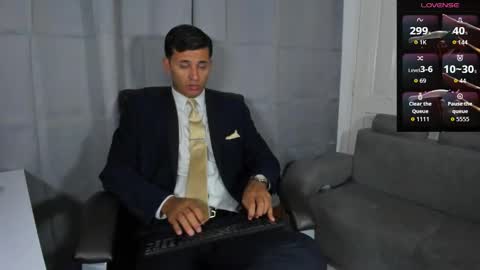 Snapshot of hiddenoffice chatting on October 4, 2025, 11:36 pm George online show from October 4, 2025, 11:36 pm