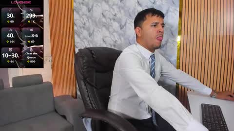 Snapshot of hiddenoffice chatting on November 1, 2025, 12:40 pm George online show from November 1, 2025, 12:40 pm