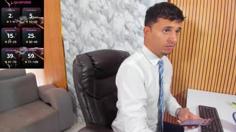 Snapshot of hiddenoffice chatting on November 5, 2025, 3:34 pm George online show from November 5, 2025, 3:34 pm