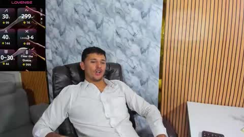 Snapshot of hiddenoffice chatting on November 6, 2025, 3:40 am George online show from November 6, 2025, 3:40 am