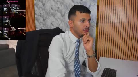 Snapshot of hiddenoffice chatting on November 12, 2025, 12:27 pm George online show from November 12, 2025, 12:27 pm