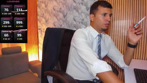 Snapshot of hiddenoffice chatting on November 22, 2025, 11:26 pm George online show from November 22, 2025, 11:26 pm